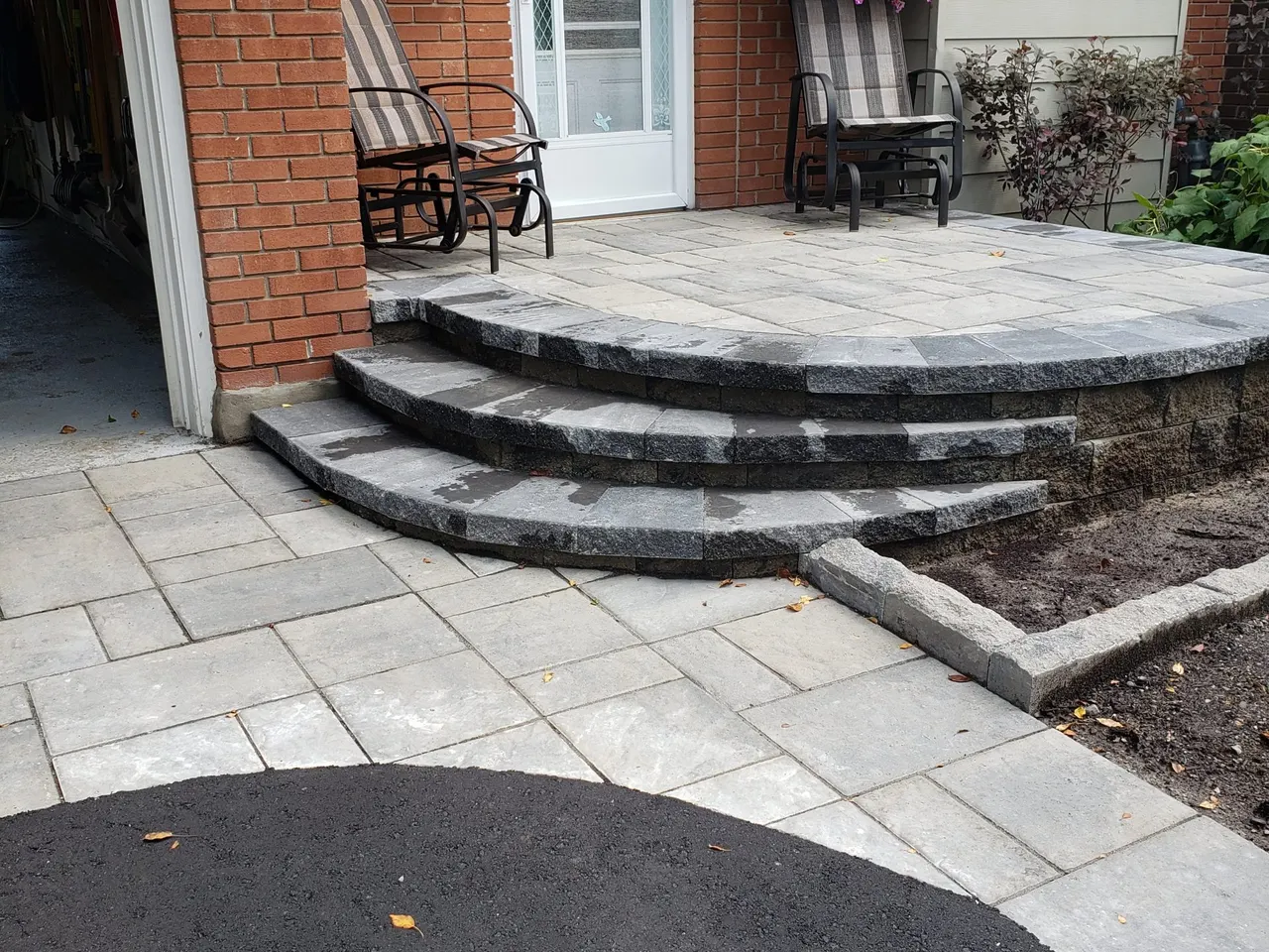 Curved charcoal steps to heritage brick in Perth by ALM Construction